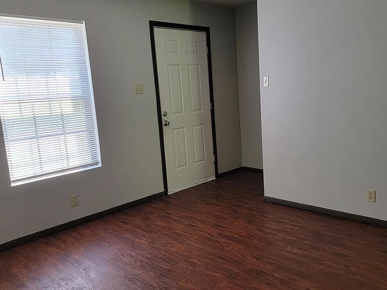 6645 Chasteen Ln — Photo 3