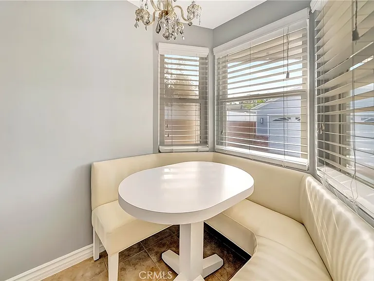 22907 Leonora Dr — Photo 18