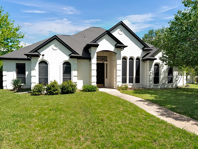 2451 Valley View Dr — Photo 45
