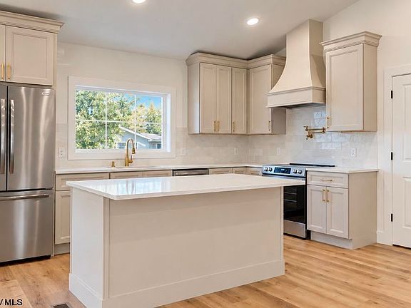 3rd image of 1317 Lincoln Way