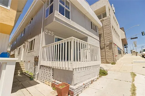 225 Rosecrans Ave Photo 1