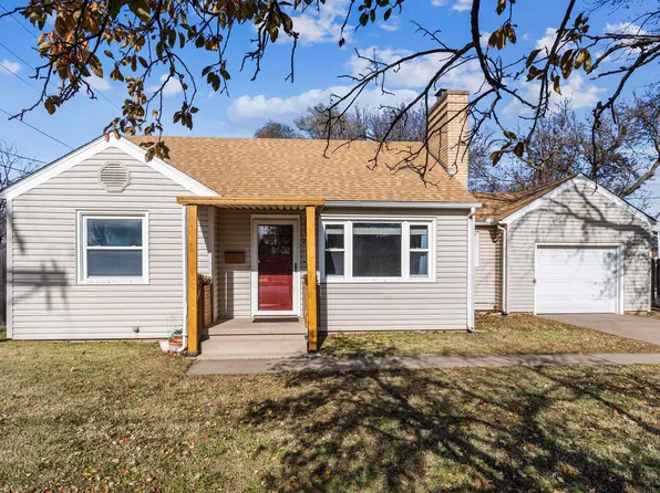 208 W Adams Ave, Sterling, KS 67579