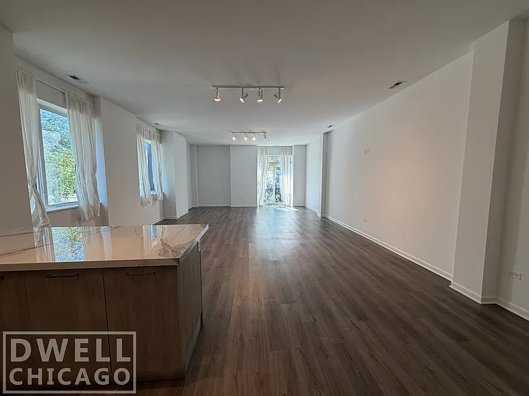 2500 S Wabash Ave #201 — Photo 7