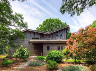 8 Old Farm Rd, Aquinnah, MA 02535