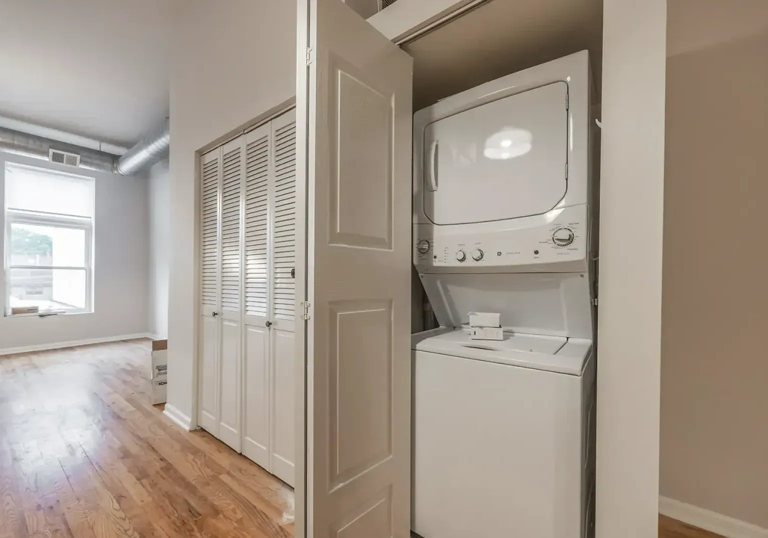 1541 N Milwaukee Ave — Photo 3