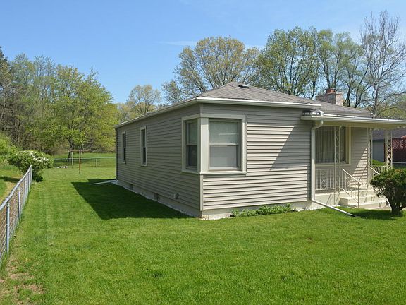3rd image of 120 Fox Ave