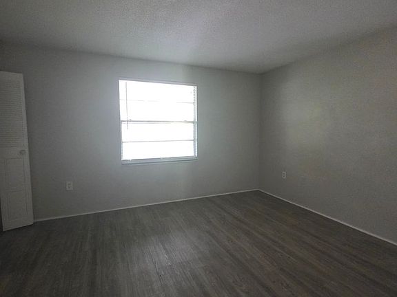 5th image of 311 Country Club Oval APT 211