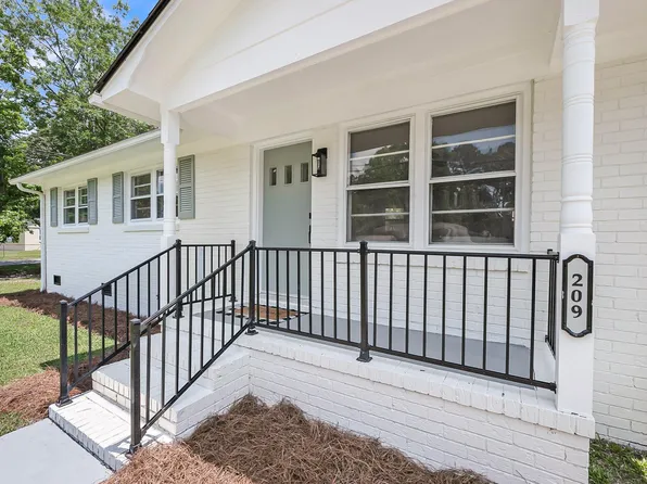 209 Pineview Dr, Goose Creek, SC 29445