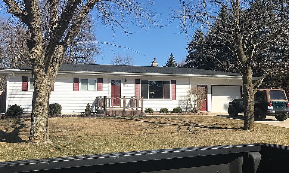 1st image of 915 Meyers St