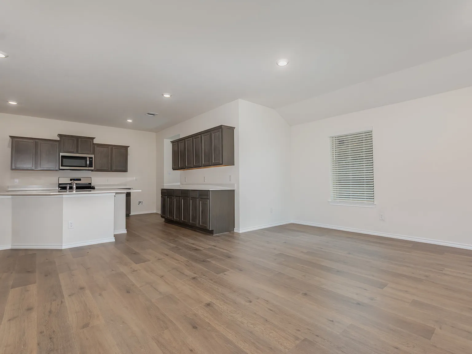 3928 Amethyst Dr — Photo 4