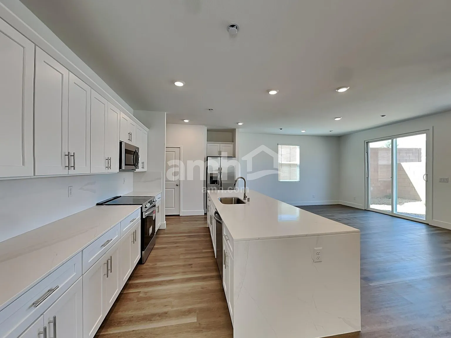 4 bed, 2.5 bath, 2144 sqft, $2,540 — Photo 3
