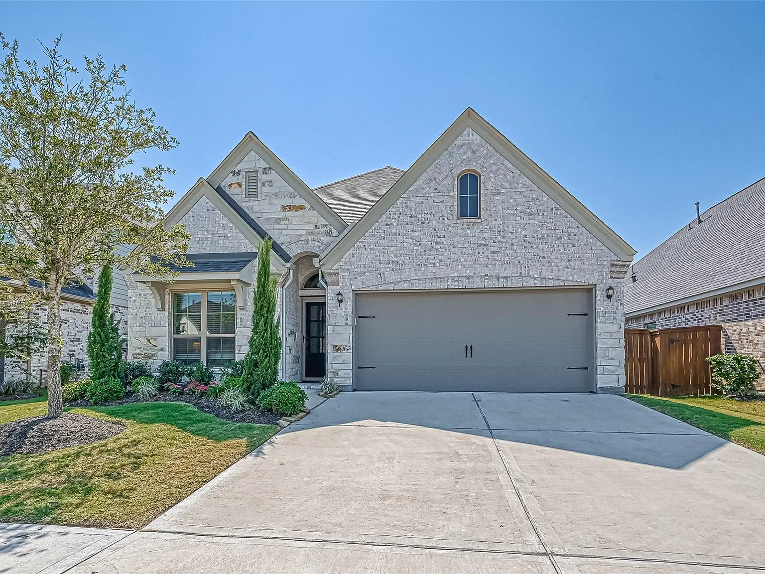 3 bed, 2.0 bath, 1980 sqft, $3,200 — Photo 2