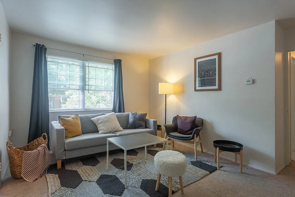 Broadview Gardens Apartments — Photo 4