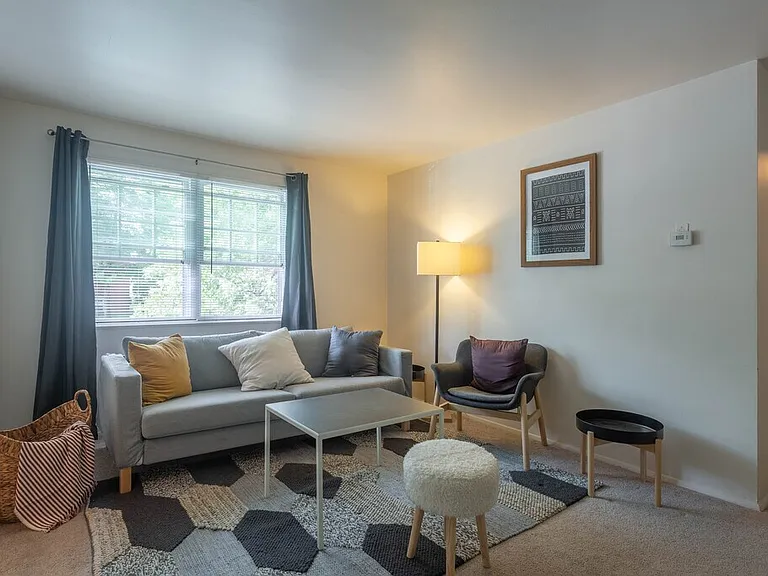 Broadview Gardens Apartments — Photo 4