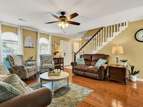 4th image of 1705 White Oak Ln Unit 10