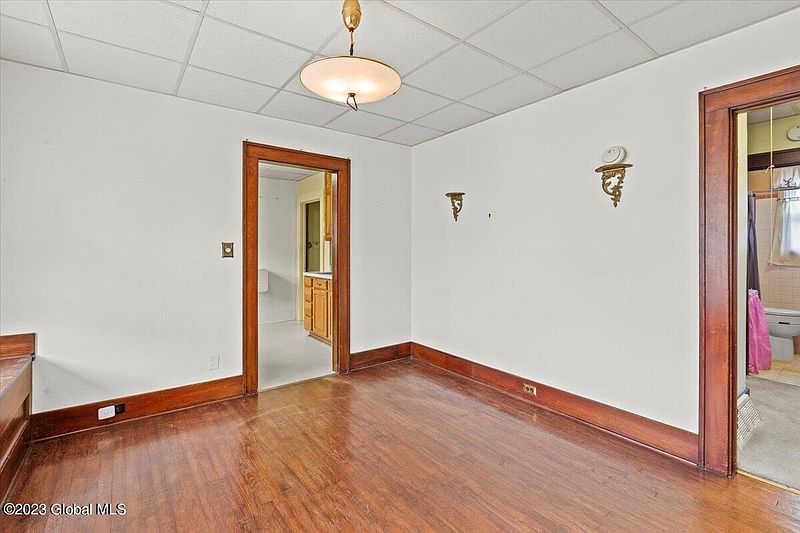 5th image of 30 Elmhurst Avenue