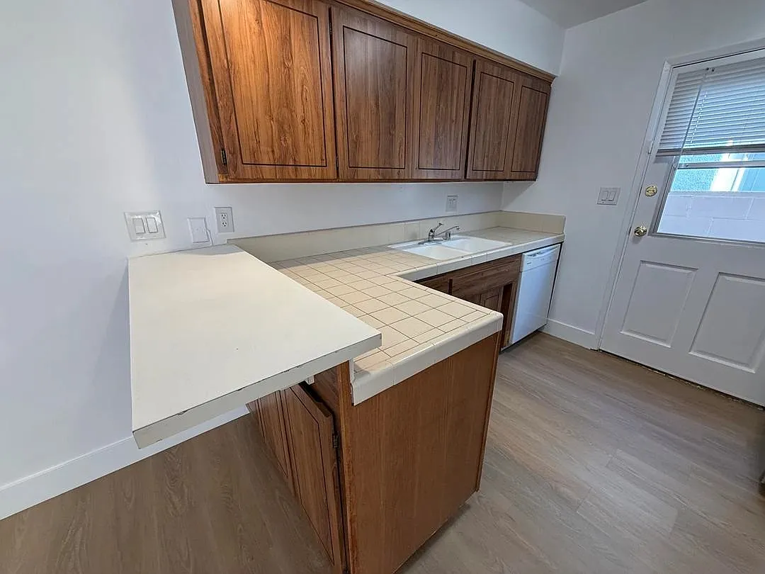 3636 Clarington Ave — Photo 2
