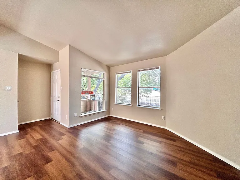 7111 E Highway 290 #D — Photo 4