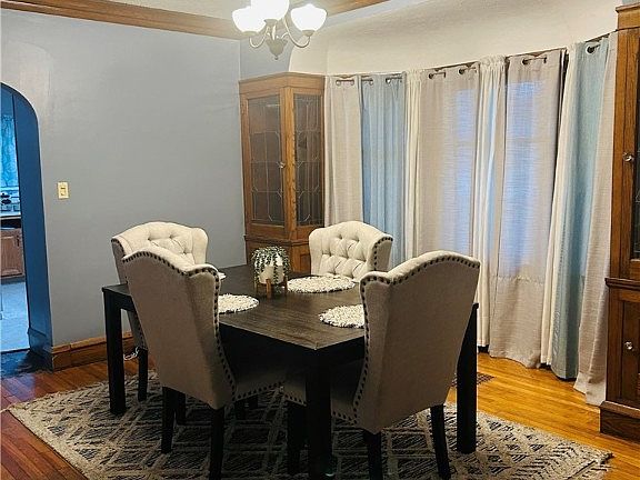 3rd image of 3200 Oak Park Ave