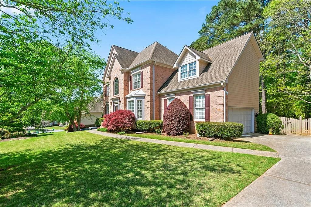 5 bed, 3.5 bath, 3957 sqft, $5,000 — Photo 3