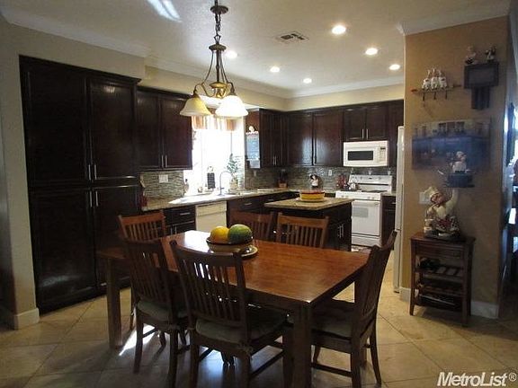 2nd image of 1306 S Bluff Dr