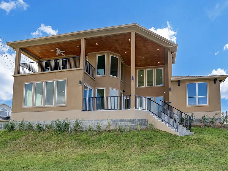 502 Amalfi Dr — Photo 35