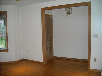 5th image of 53 Franklin Ave