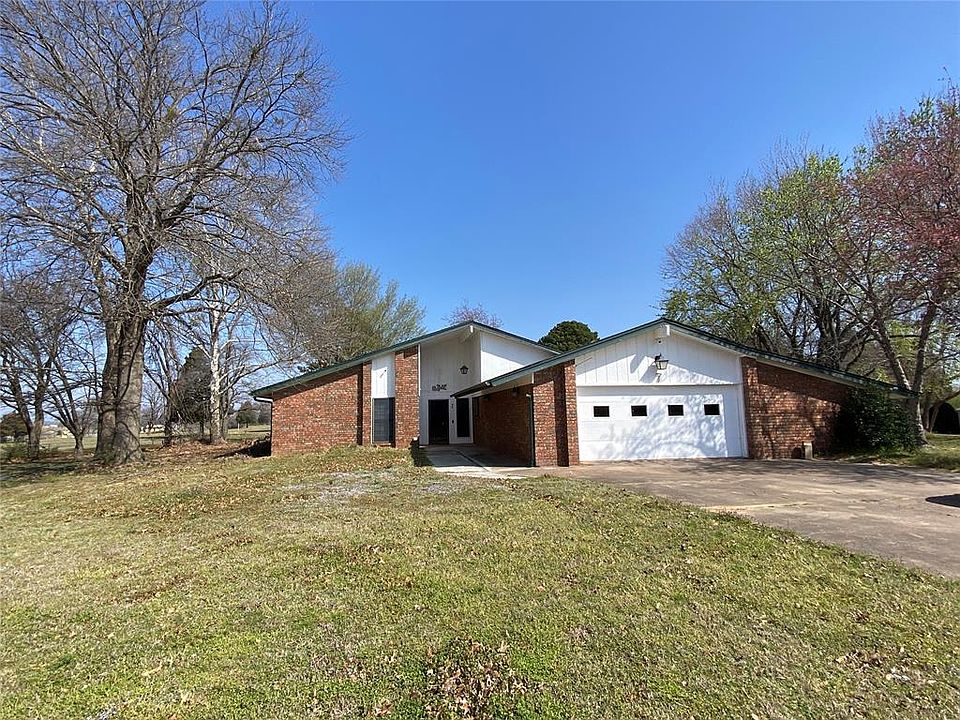 1st image of 7 Bogey Ln