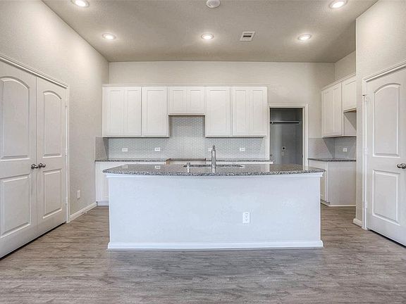 3rd image of 309 Terra Vista Cir