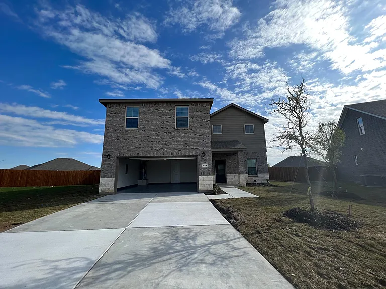 329 Sage St — Photo 1