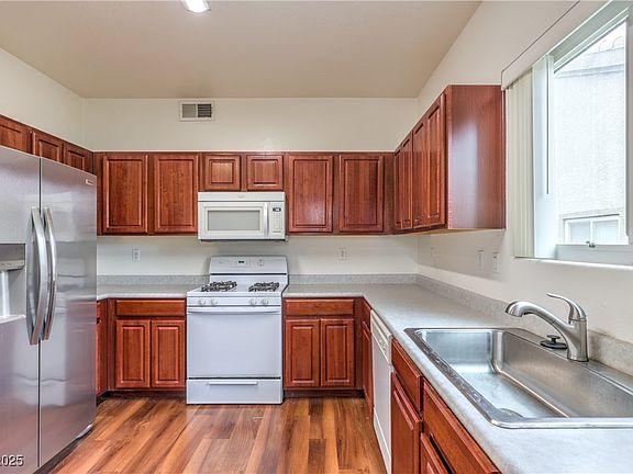 3rd image of 3925 Lazy Pine St Unit 204