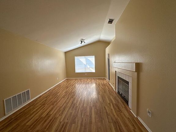 3rd image of 36827 Auburn Ct