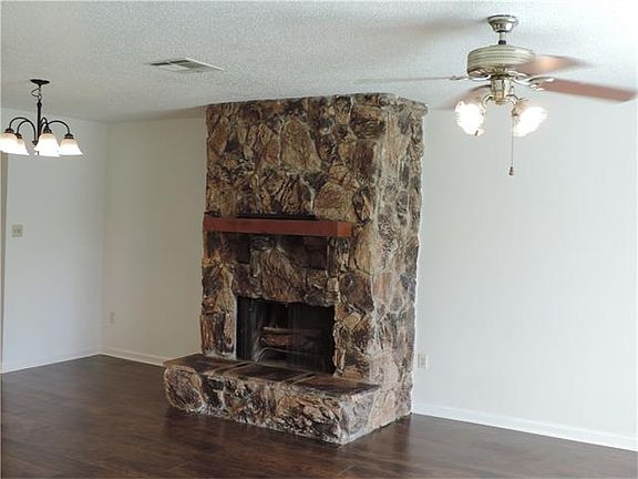 5th image of 3892 Greenbriar Ln