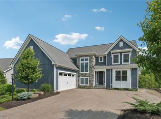 8034 Canyon Rdg, Chagrin Falls, OH 44023
