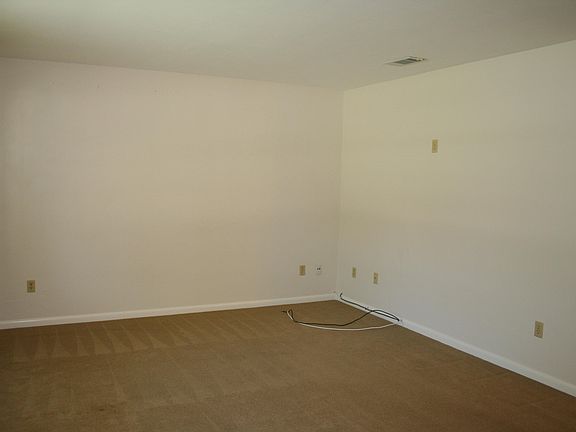 3rd image of 565 Cinnamon Dr