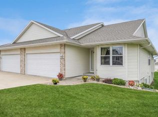 6704 Waterview Dr SW, Cedar Rapids, IA 52404