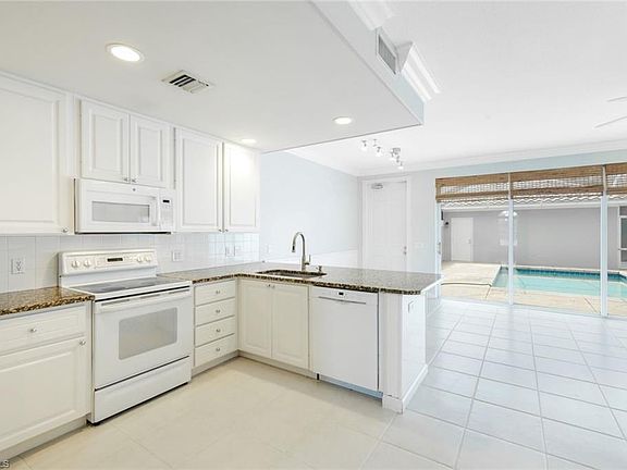 5th image of 6124 Towncenter CIR