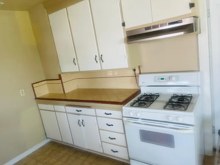 711 Taber Ave — Photo 8