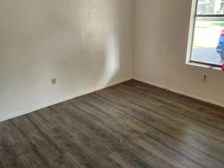 1701 Windsong Ln — Photo 6