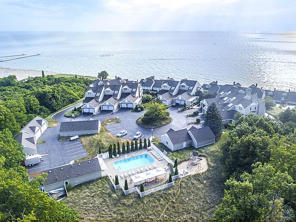 3rd image of 720 Spyglass Hl