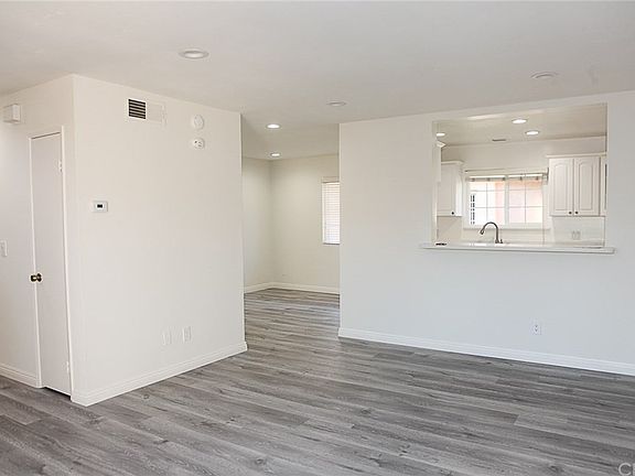 3rd image of 3101 Plaza Del Amo Unit 104
