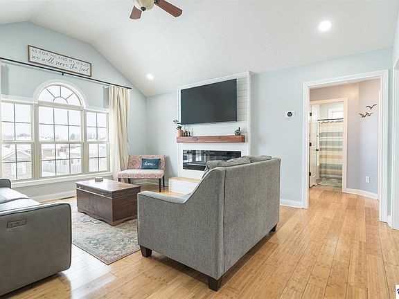 3rd image of 132 Lowball Ln