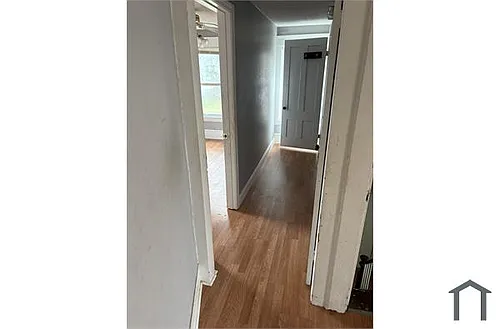 15 Crescent St Photo 1