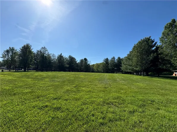 6018 Forest Hills Dr, Charleston, IL 61920