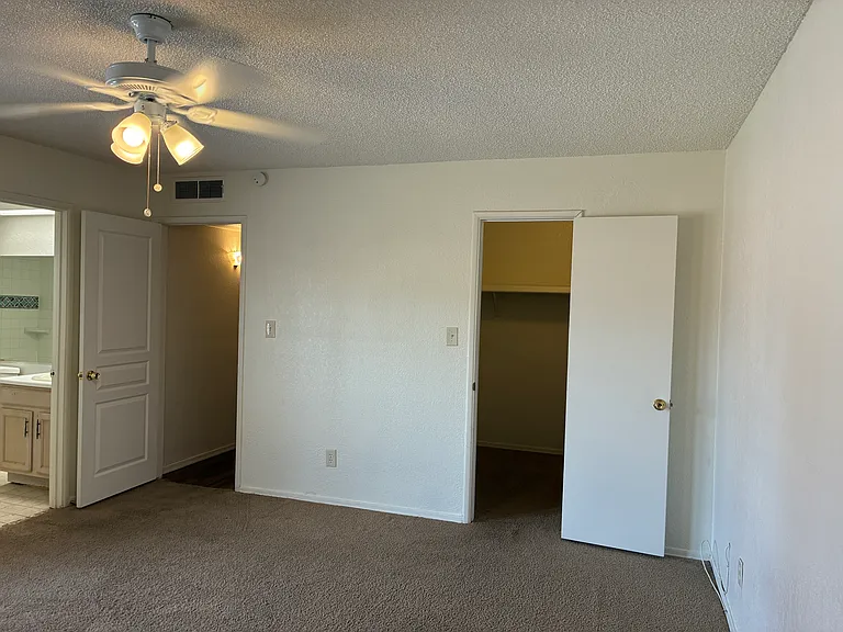 602 W Wickieup Ln — Photo 17