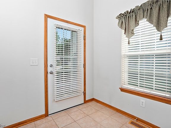 4th image of 158 Stoney Brook Dr