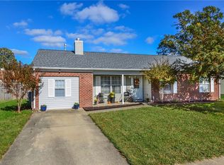 21 Harrogate Ln, Hampton, VA 23666