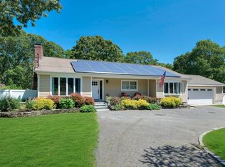 4 Norwood Rd, Hampton Bays, NY 11946