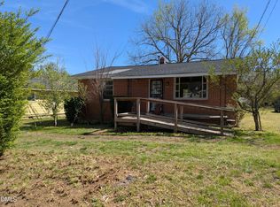 214 E Persimmon St, Youngsville, NC 27596