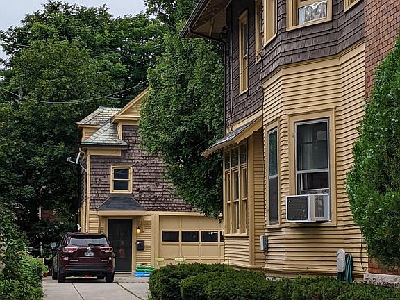 4th image of 90 1/2 Crescent Ave
